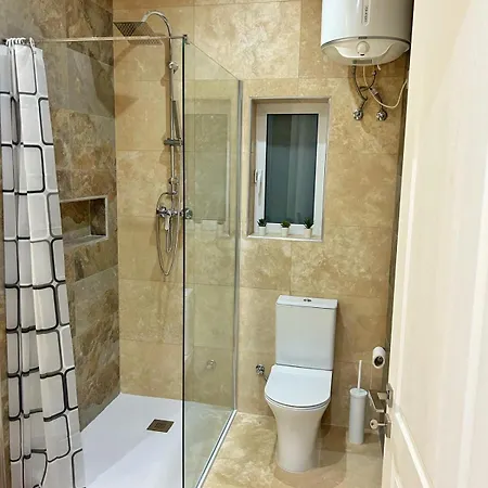 - Valletta Ferry * Isla