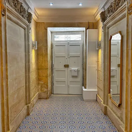 - Valletta Ferry Isla