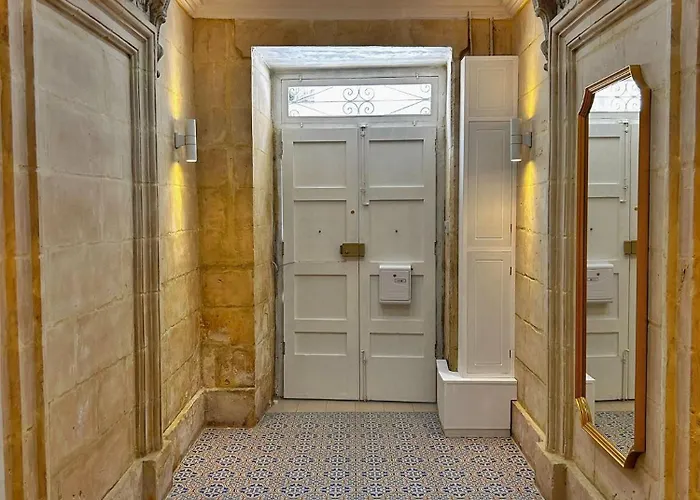 - Valletta Ferry セングレア