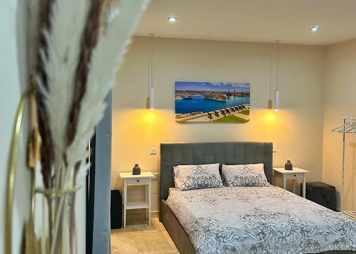 - Valletta Ferry アパート セングレア